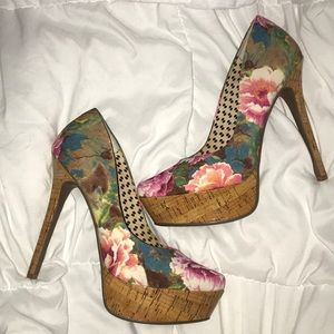 Jessica Simpson pumps